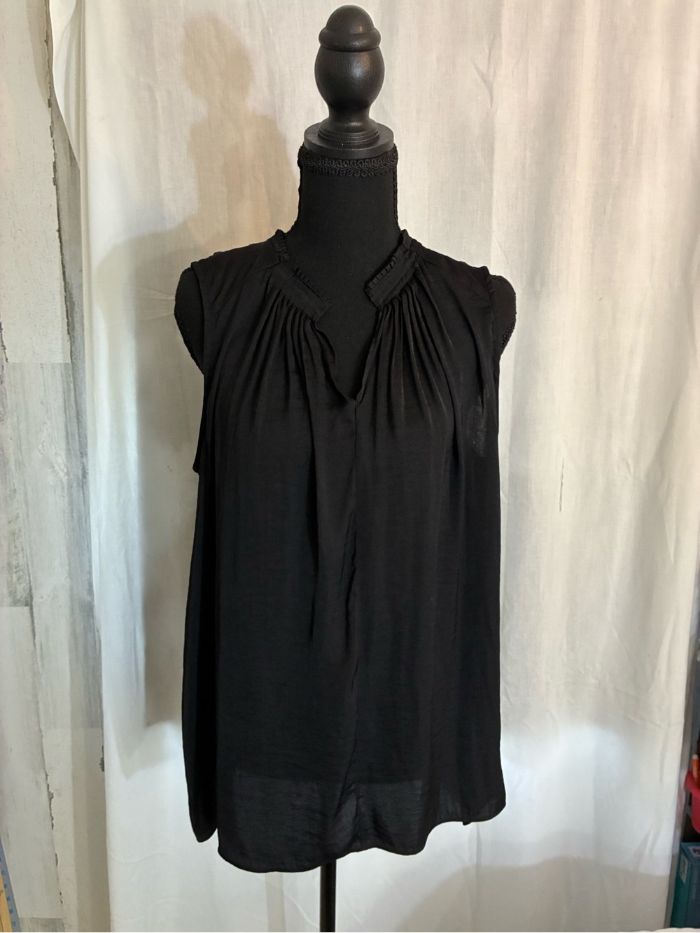 Simply Vera Vera Wang Black Sleeveless Pleated Neck Blouse